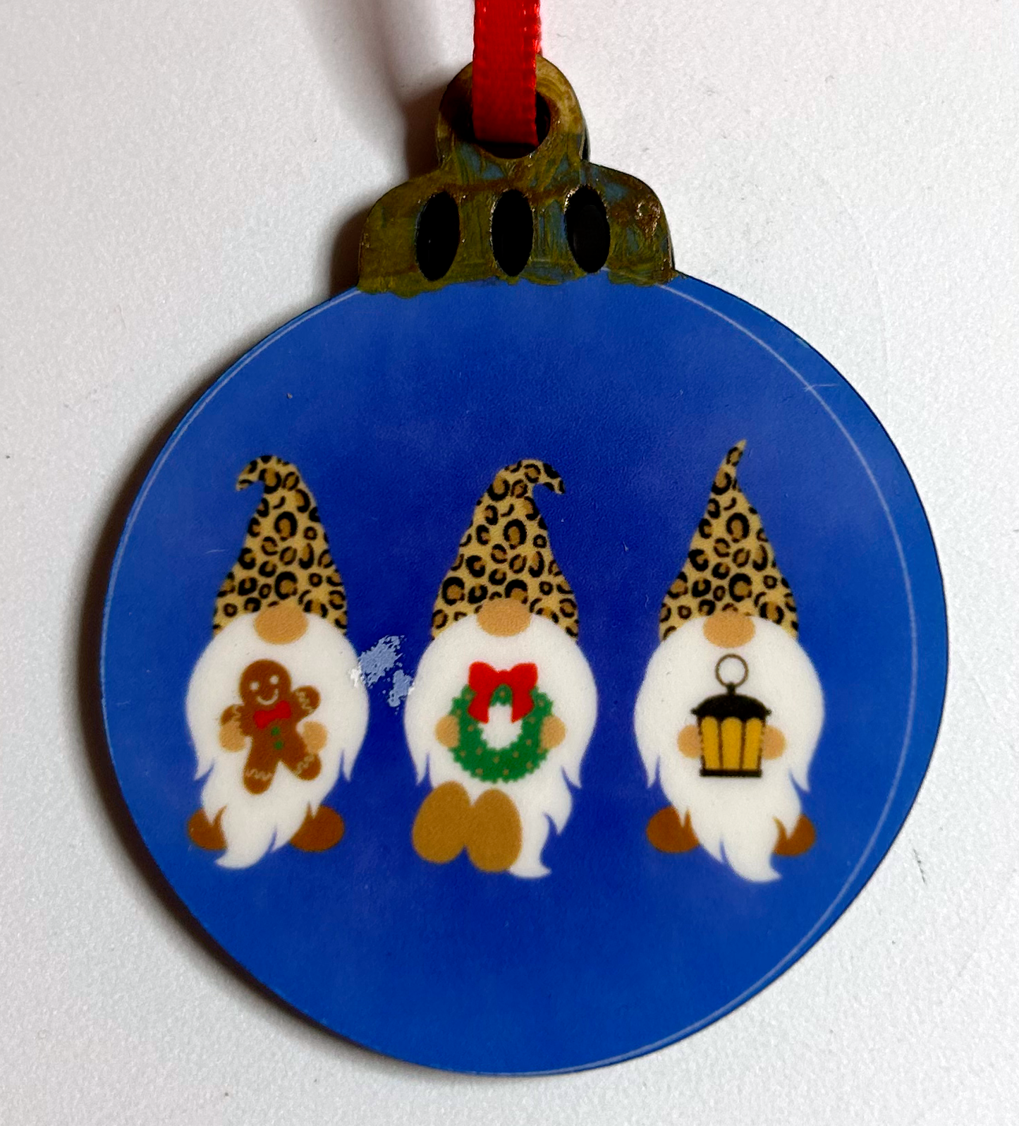 3 gnomes with gingerbread man, wreath lamp on 2" MFD ornament